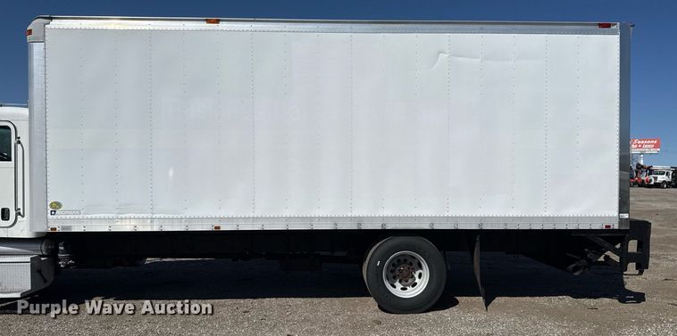 image for item EG2624 2005 Peterbilt 335 box truck