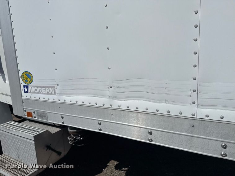 image for item EG2624 2005 Peterbilt 335 box truck