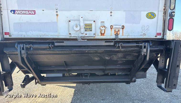 image for item EG2624 2005 Peterbilt 335 box truck