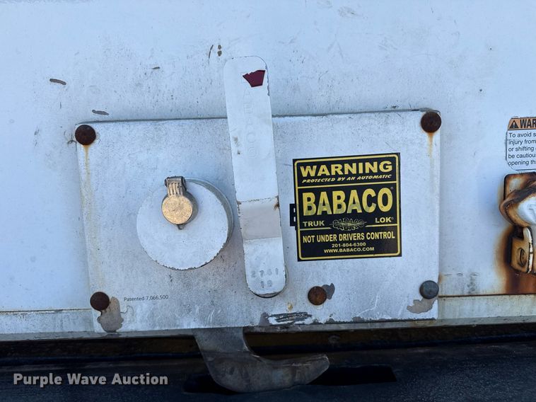 image for item EG2624 2005 Peterbilt 335 box truck