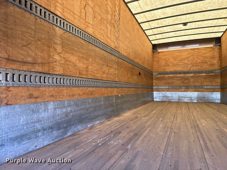 image for item EG2624 2005 Peterbilt 335 box truck