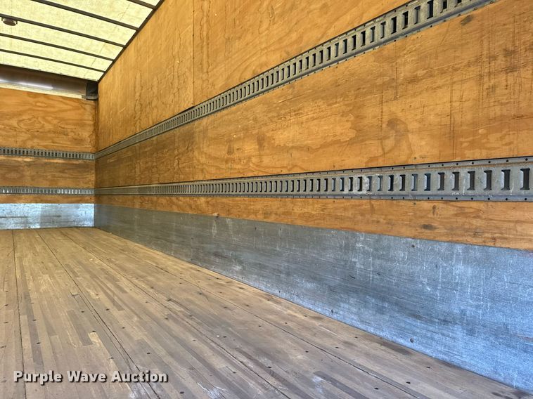 image for item EG2624 2005 Peterbilt 335 box truck