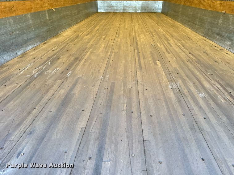 image for item EG2624 2005 Peterbilt 335 box truck