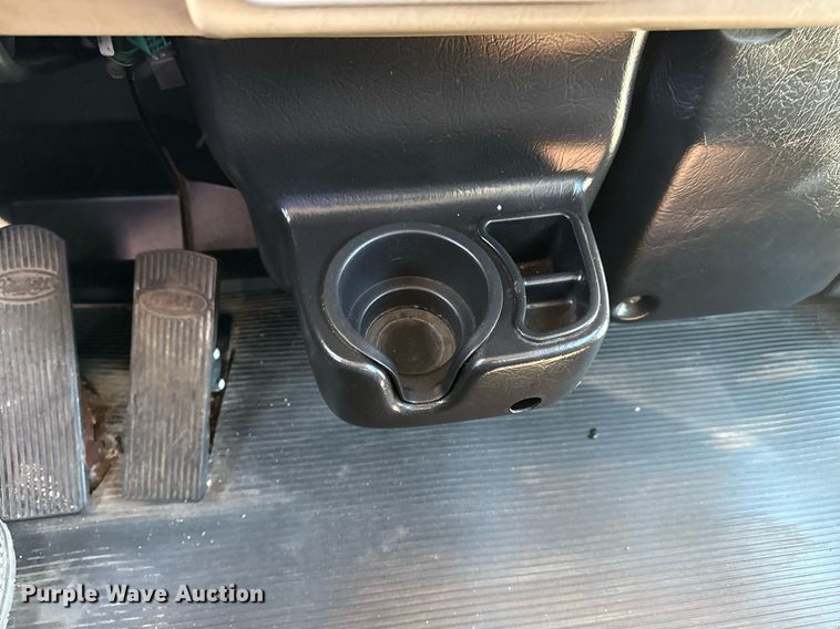 image for item EG2624 2005 Peterbilt 335 box truck