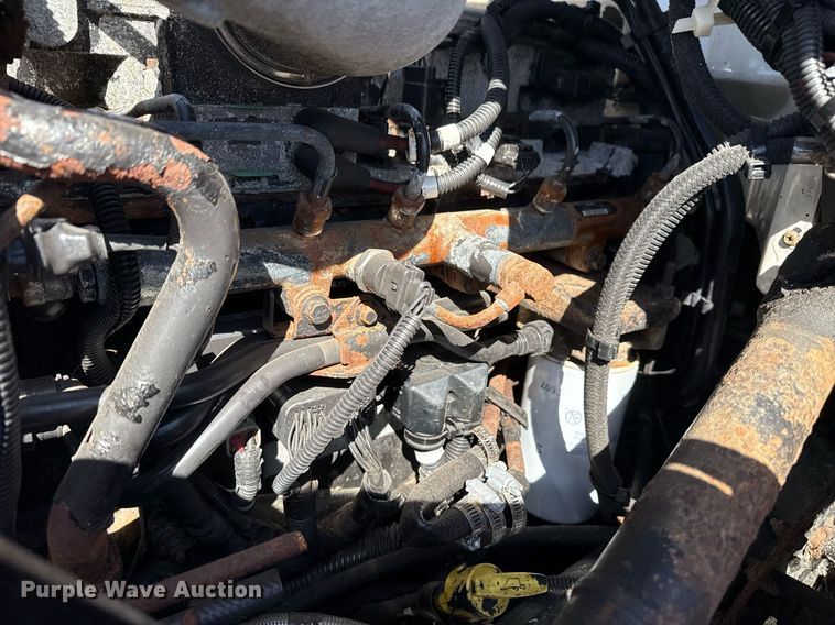 image for item EG2624 2005 Peterbilt 335 box truck