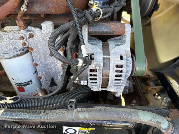 image for item EG2624 2005 Peterbilt 335 box truck