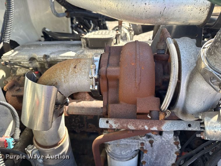 image for item EG2624 2005 Peterbilt 335 box truck