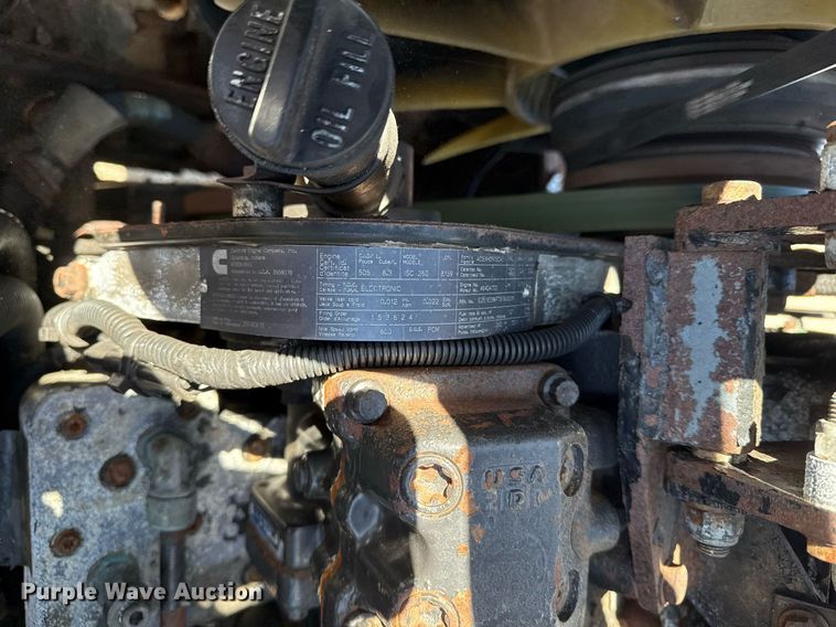 image for item EG2624 2005 Peterbilt 335 box truck