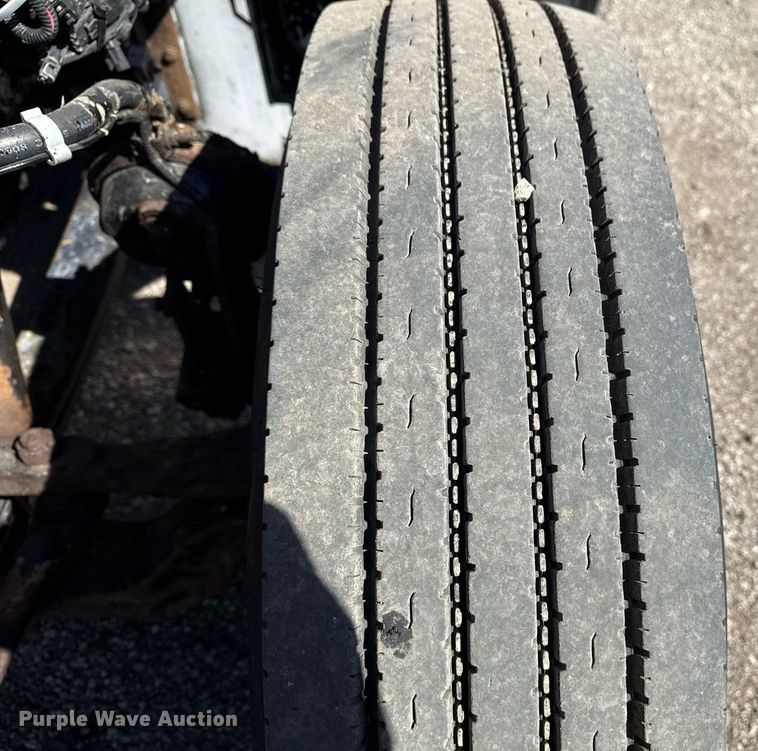 image for item EG2624 2005 Peterbilt 335 box truck