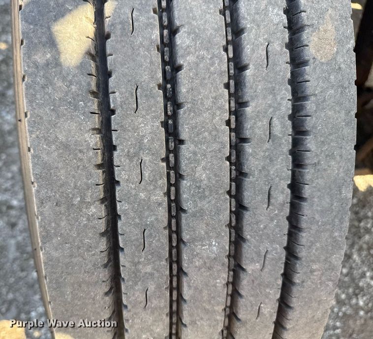 image for item EG2624 2005 Peterbilt 335 box truck