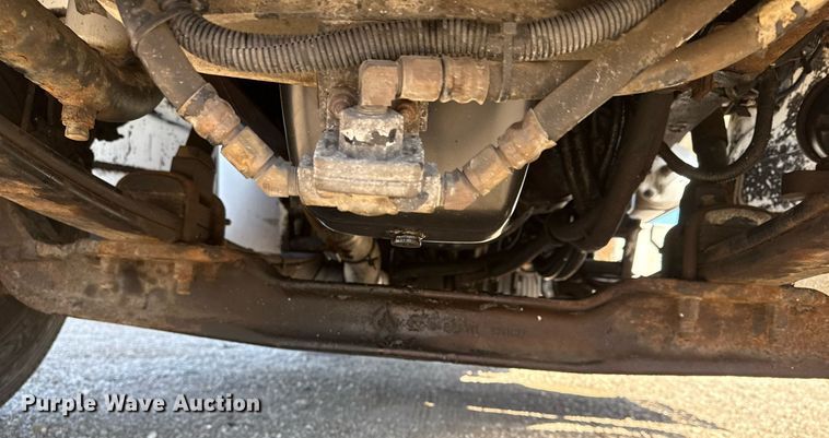 image for item EG2624 2005 Peterbilt 335 box truck