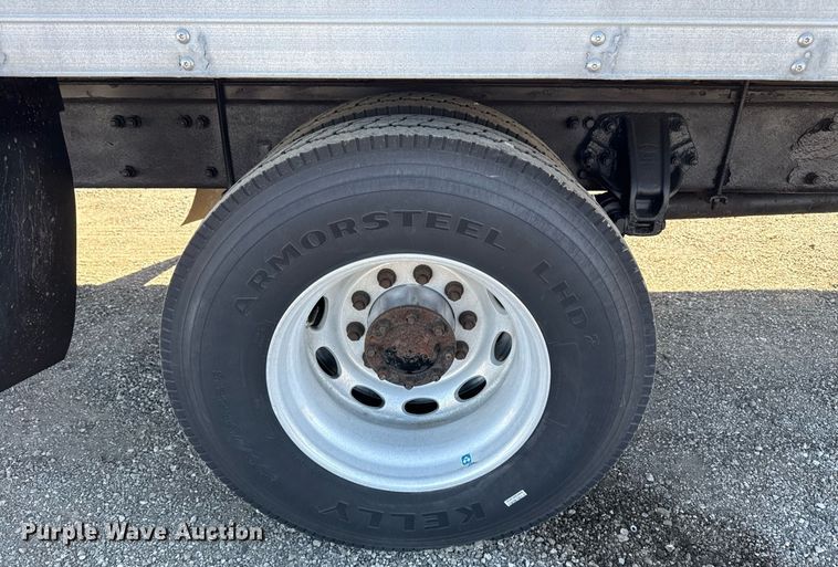 image for item EG2624 2005 Peterbilt 335 box truck