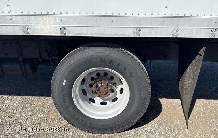 image for item EG2624 2005 Peterbilt 335 box truck