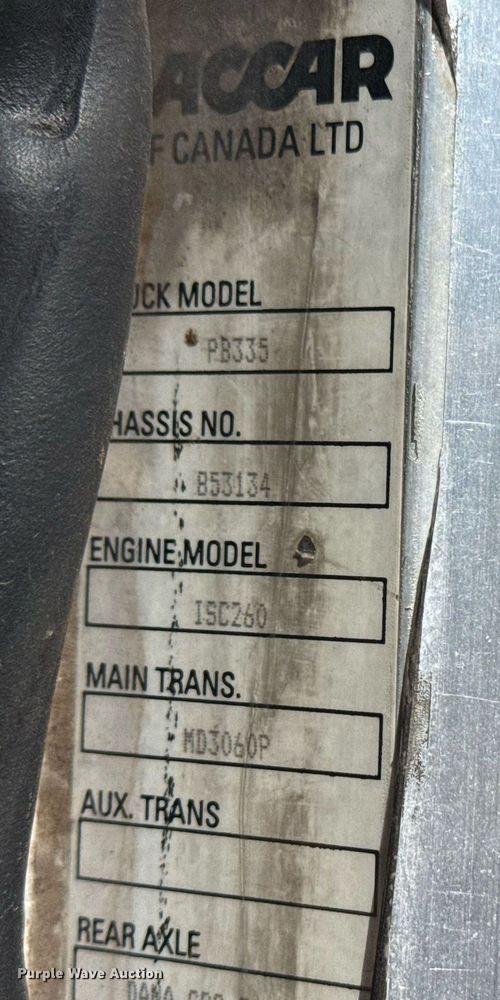 image for item EG2624 2005 Peterbilt 335 box truck