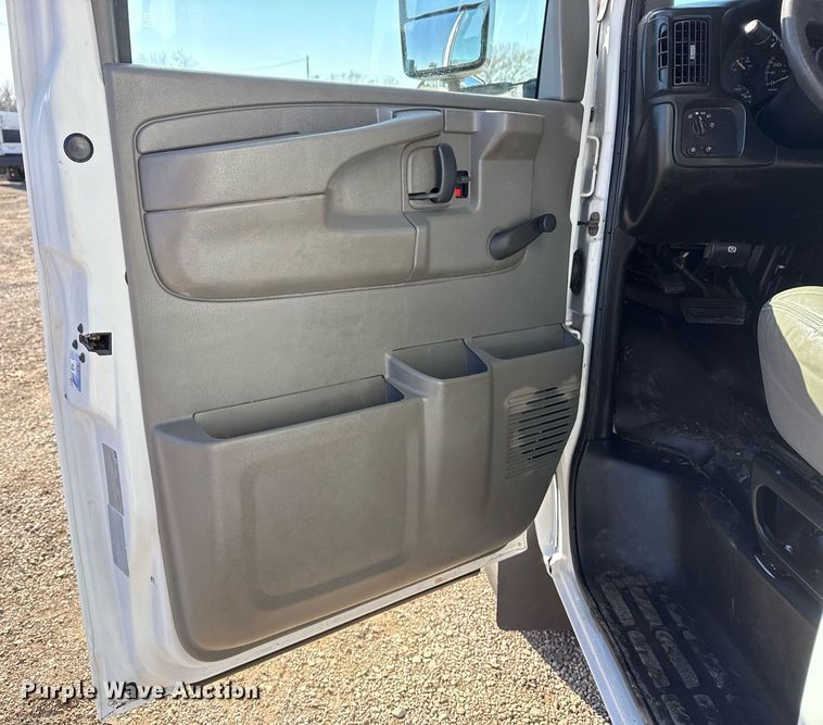 image for item EG2627 2007 Chevrolet Express school bus