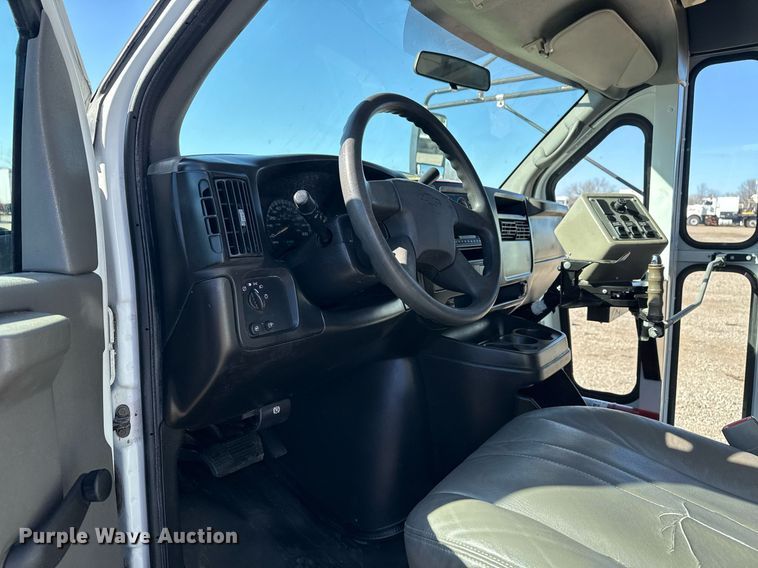 image for item EG2627 2007 Chevrolet Express school bus