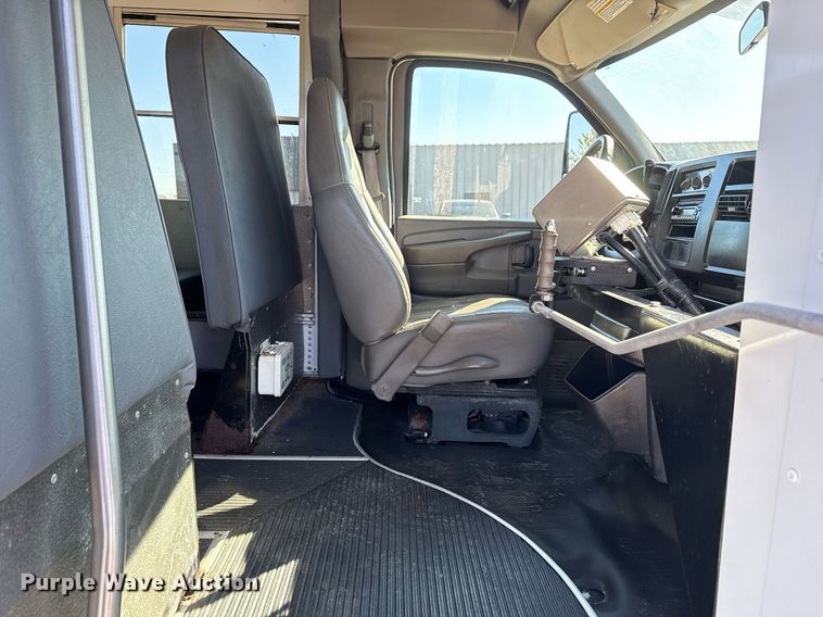 image for item EG2627 2007 Chevrolet Express school bus