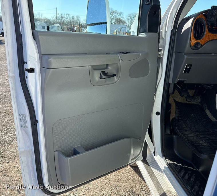 image for item EG2628 2008 Ford E450 Super Duty RV
