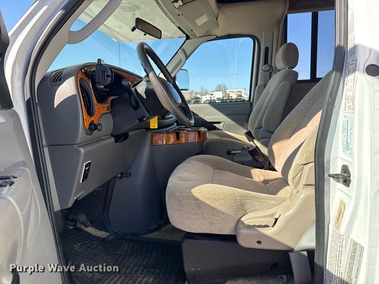 image for item EG2628 2008 Ford E450 Super Duty RV