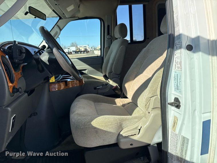 image for item EG2628 2008 Ford E450 Super Duty RV