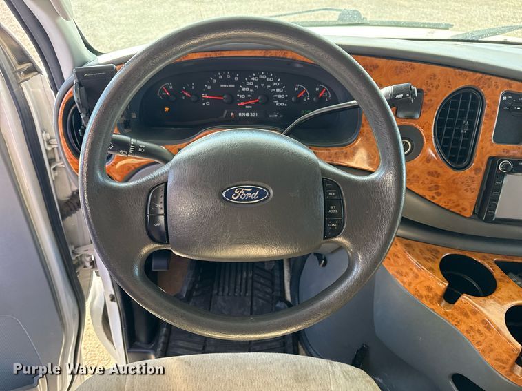 image for item EG2628 2008 Ford E450 Super Duty RV