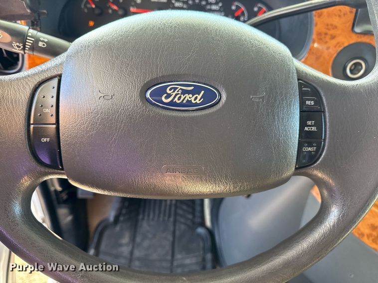 image for item EG2628 2008 Ford E450 Super Duty RV