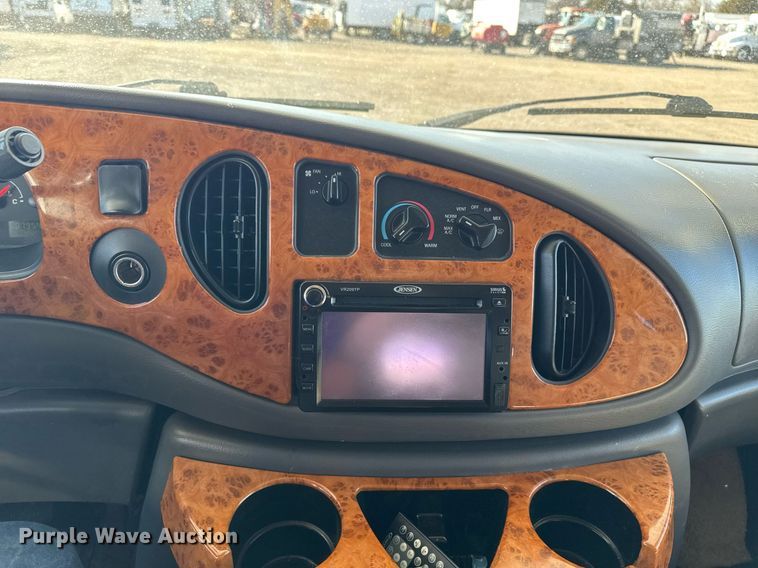 image for item EG2628 2008 Ford E450 Super Duty RV