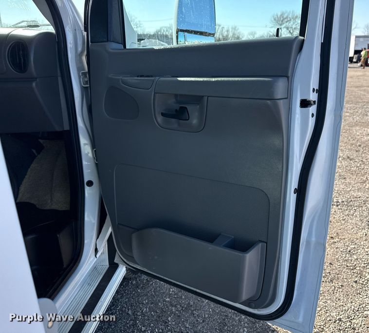 image for item EG2628 2008 Ford E450 Super Duty RV