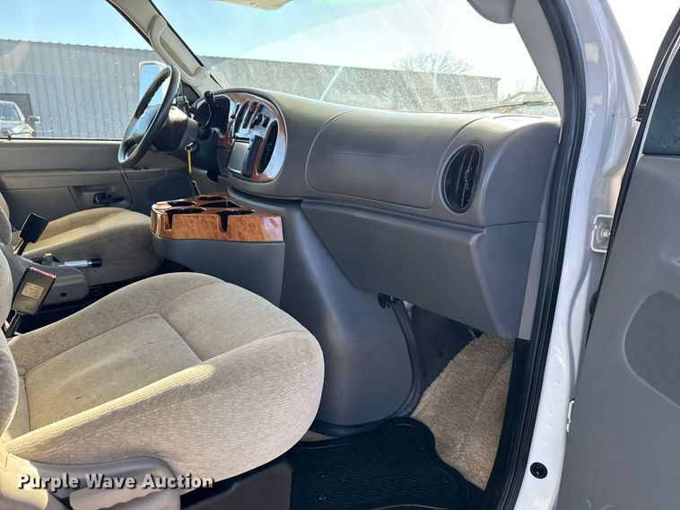 image for item EG2628 2008 Ford E450 Super Duty RV