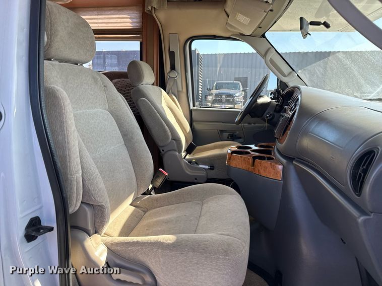 image for item EG2628 2008 Ford E450 Super Duty RV