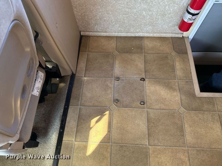 image for item EG2628 2008 Ford E450 Super Duty RV