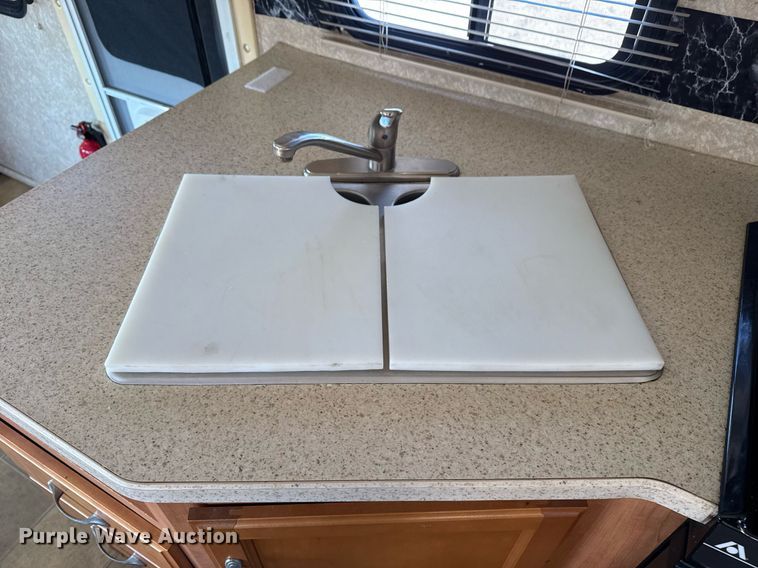 image for item EG2628 2008 Ford E450 Super Duty RV