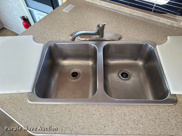 image for item EG2628 2008 Ford E450 Super Duty RV