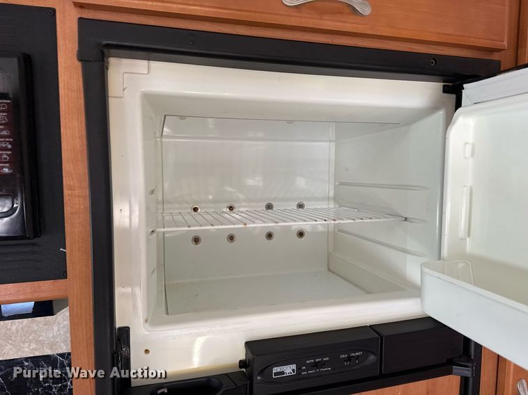 image for item EG2628 2008 Ford E450 Super Duty RV