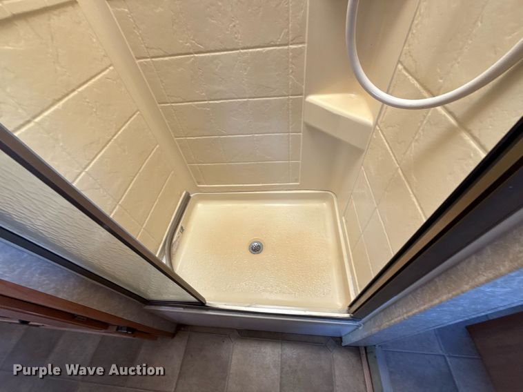 image for item EG2628 2008 Ford E450 Super Duty RV