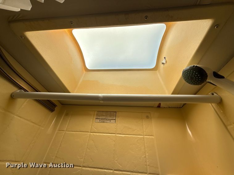 image for item EG2628 2008 Ford E450 Super Duty RV