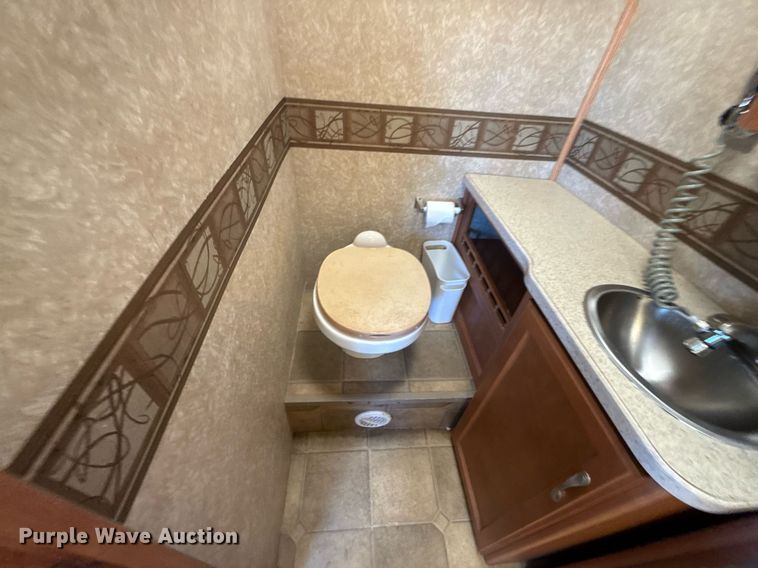 image for item EG2628 2008 Ford E450 Super Duty RV