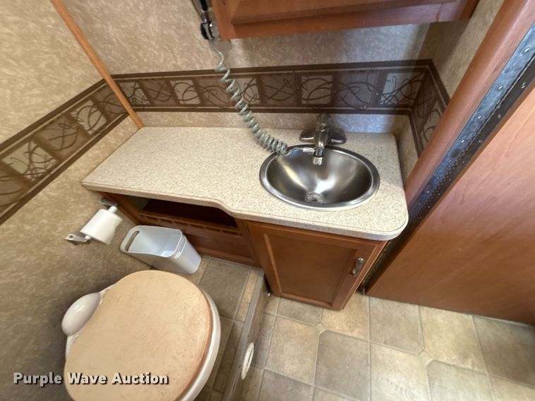 image for item EG2628 2008 Ford E450 Super Duty RV