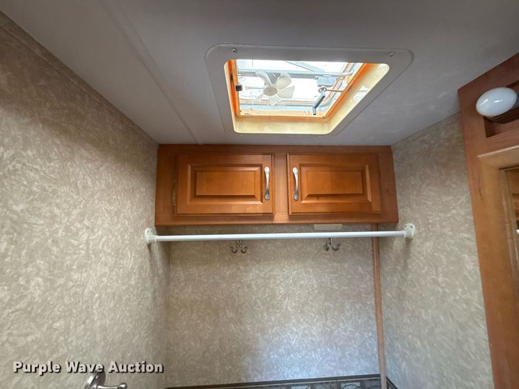 image for item EG2628 2008 Ford E450 Super Duty RV