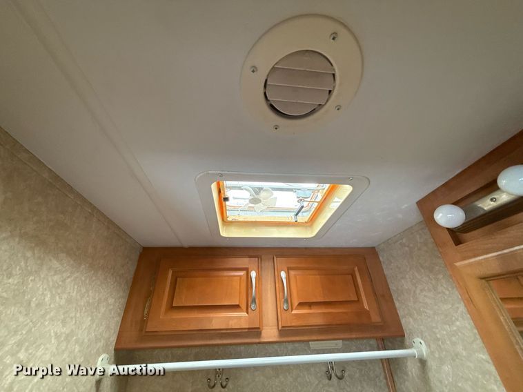 image for item EG2628 2008 Ford E450 Super Duty RV