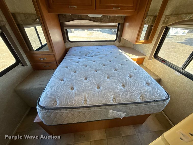 image for item EG2628 2008 Ford E450 Super Duty RV