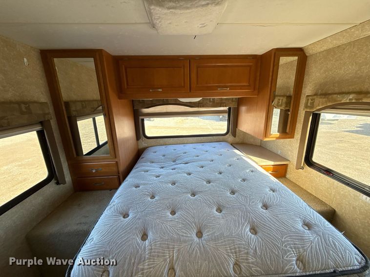 image for item EG2628 2008 Ford E450 Super Duty RV