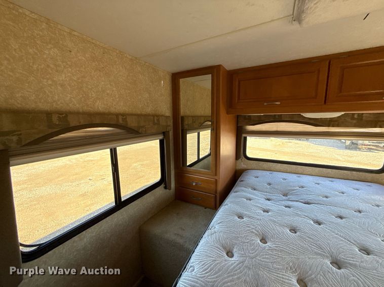 image for item EG2628 2008 Ford E450 Super Duty RV