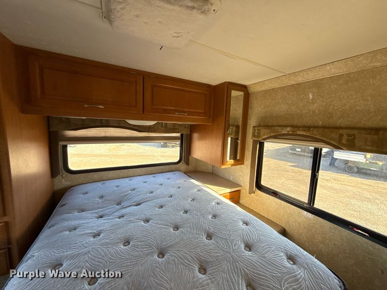 image for item EG2628 2008 Ford E450 Super Duty RV