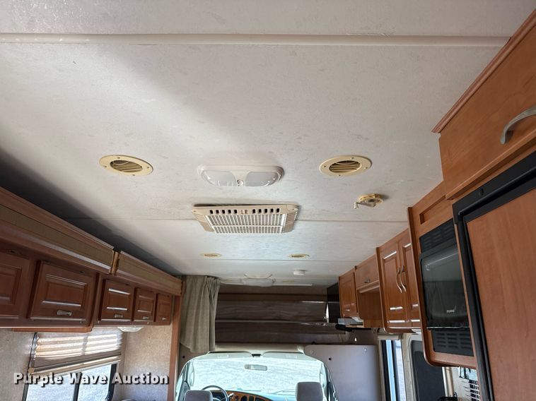 image for item EG2628 2008 Ford E450 Super Duty RV