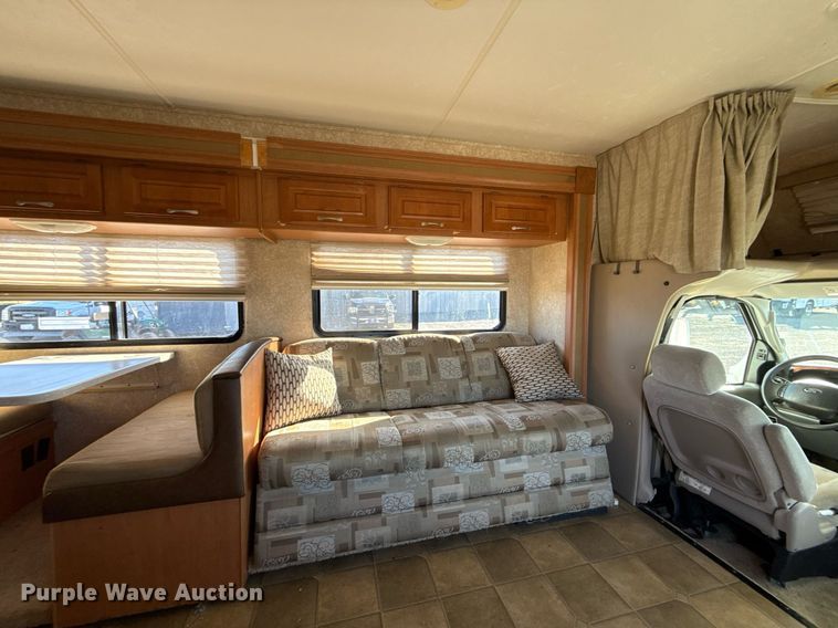 image for item EG2628 2008 Ford E450 Super Duty RV