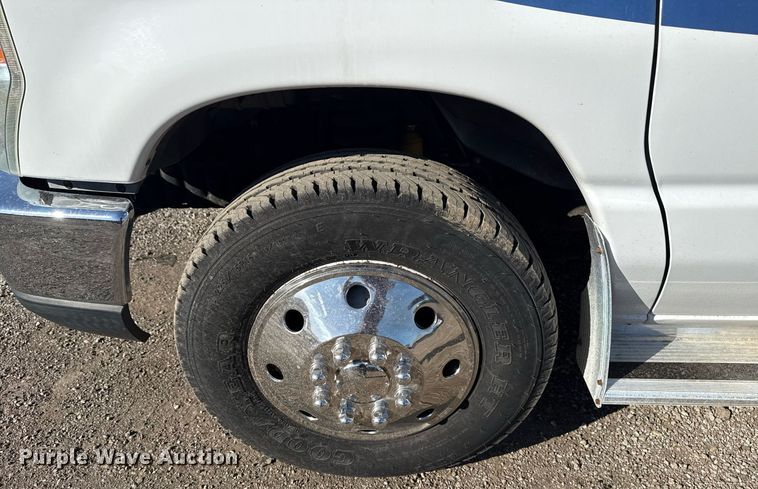 image for item EG2628 2008 Ford E450 Super Duty RV
