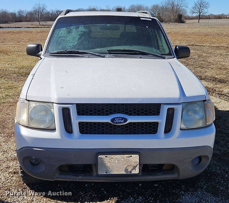 image for item EI8839 2001 Ford Explorer Sport Trac pickup truck