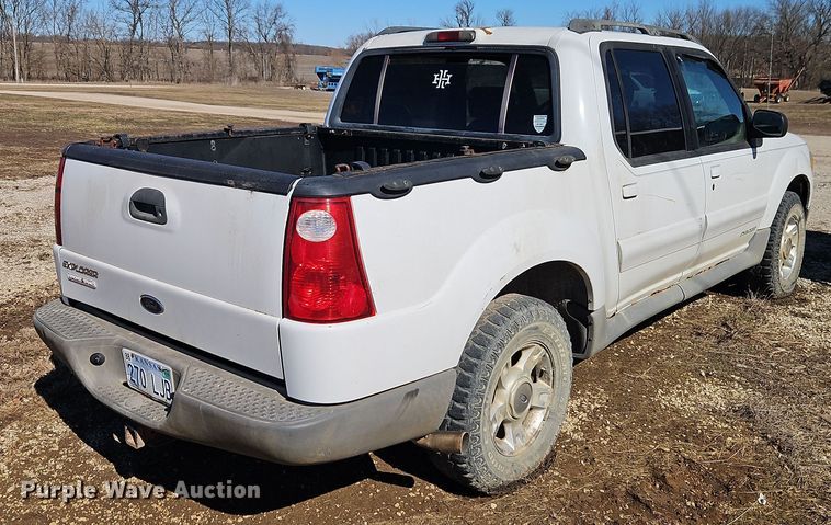 image for item EI8839 2001 Ford Explorer Sport Trac pickup truck