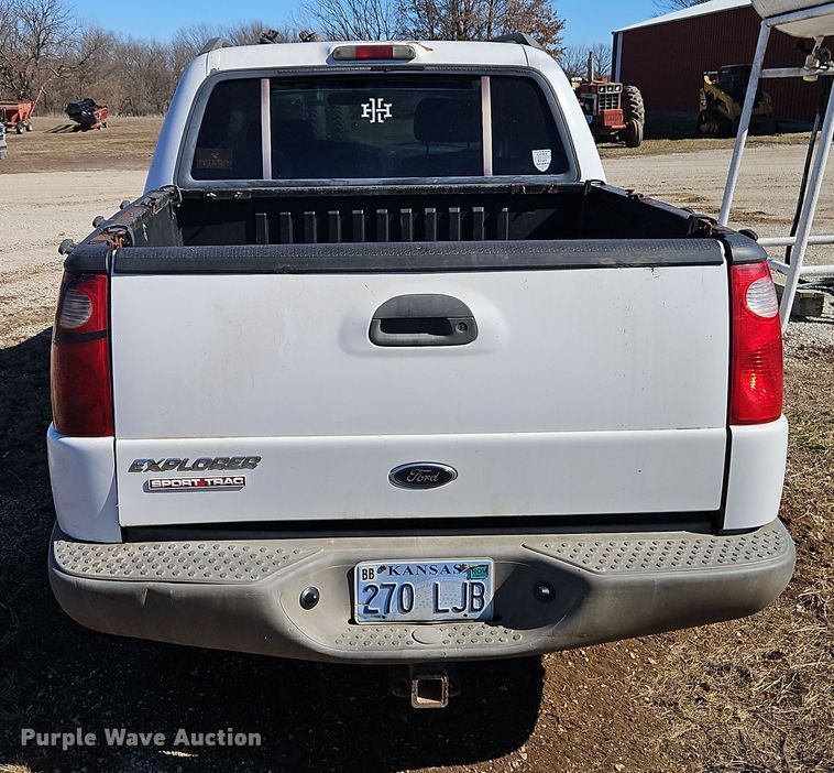 image for item EI8839 2001 Ford Explorer Sport Trac pickup truck